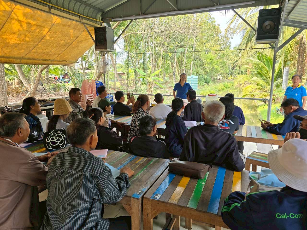 title - ส.ป.ก.เพชรบุรี จัดโครงการพัฒนาเกษตรกรรมยั่งยืน ในเขตปฏิรูปที่ดิน โดยนำเกษตรกรที่เข้าร่วมโครงการฯ จำนวน 20 คน ศึกษาการทำจุลินทรีย์สังเคราะห์แสง ปุ๋ยหมักชีวภาพ (ฮอร์โมนไข่) และ ได้ศึกษาการทำสมุนไพรไล่ยุงที่ผลิตจากสมุนไพรที่สามารถหาได้ในครัวเรือน